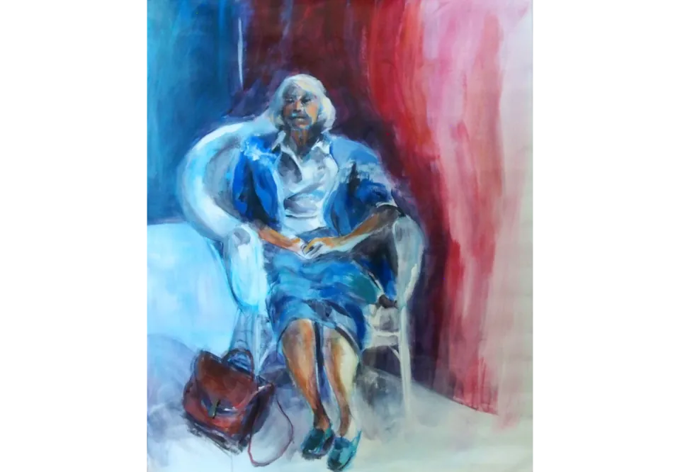 Vrouw in fauteuil